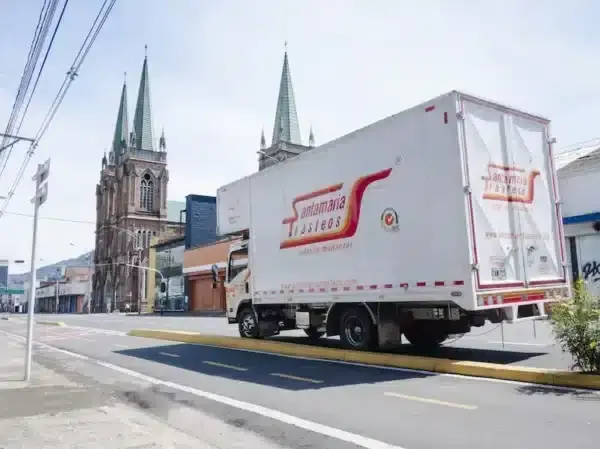 Camion de SantaMaria trasteos, servicios de mudanzas nacional