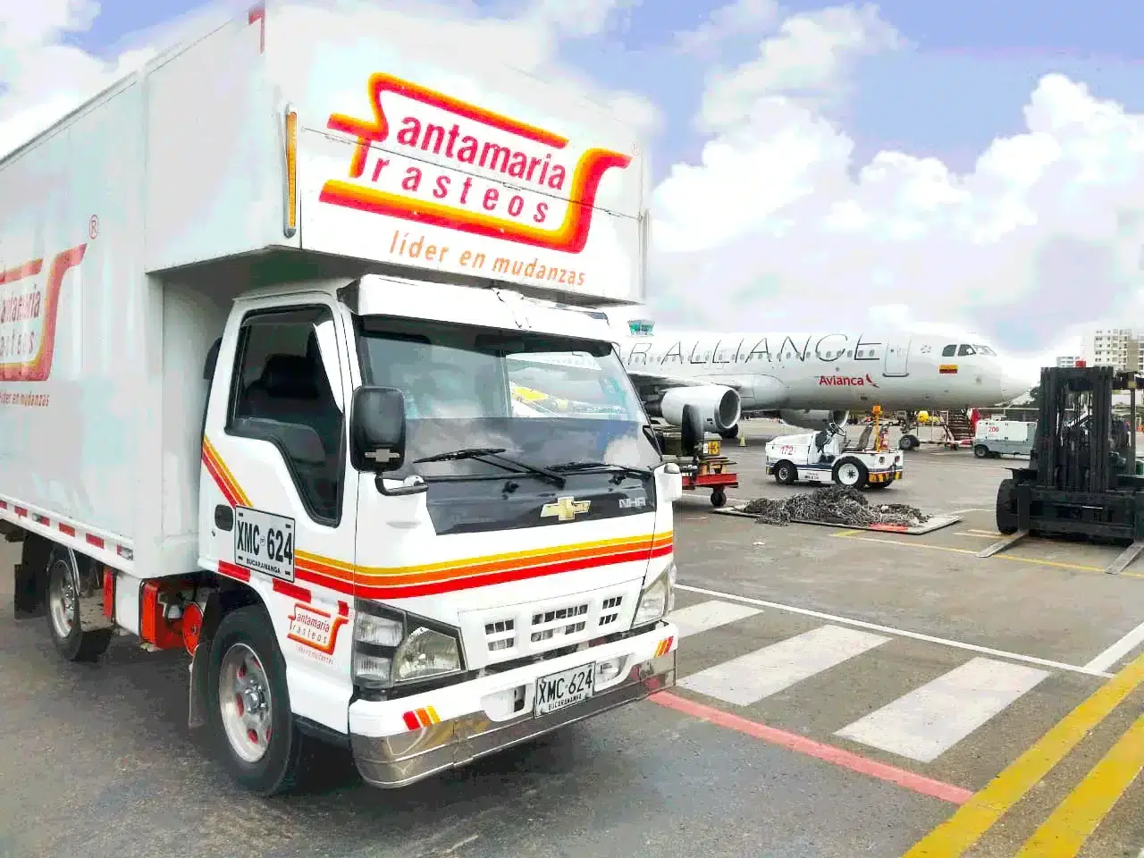 camion de SantaMaria trasteos, empresa de mudanzas y trasteos a nivel nacional e internacional