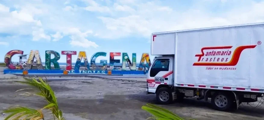 Camion de santaMaria trasteos en Cartagena