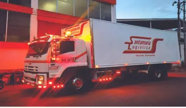 Camion de santaMaria Logistica para transporte de carga consolidada