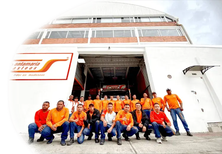 empleados sede Bogotá de SantaMaria trasteos, empresa de mudanzas y trasteos a nivel nacional e internacional